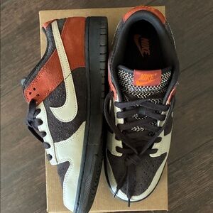 Used Nike Dunk Low Red Panda. Men’s 9.5. Great condition!